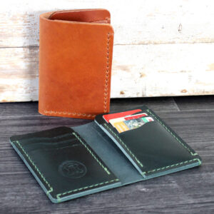 nahkalompakko-tr-laine-miesten-lomapkko-vihrea-konjakki-tr-leather-design